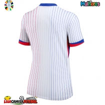 Camisa de Futebol França Equipamento Secundário Mulheres Europeu 2024 Manga Curta